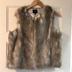 NWT The Limited faux fur vest, size M/L